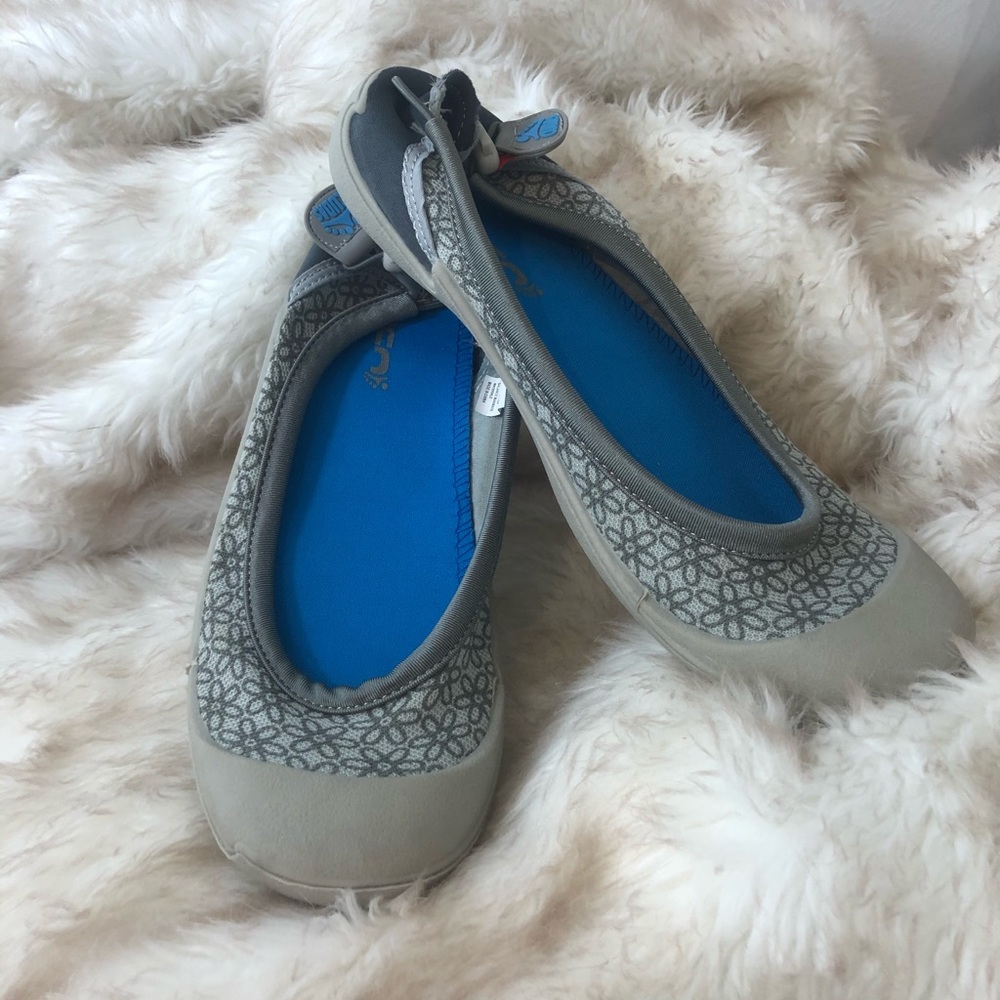 Cudas Blue and Gray Water Socks Size 10